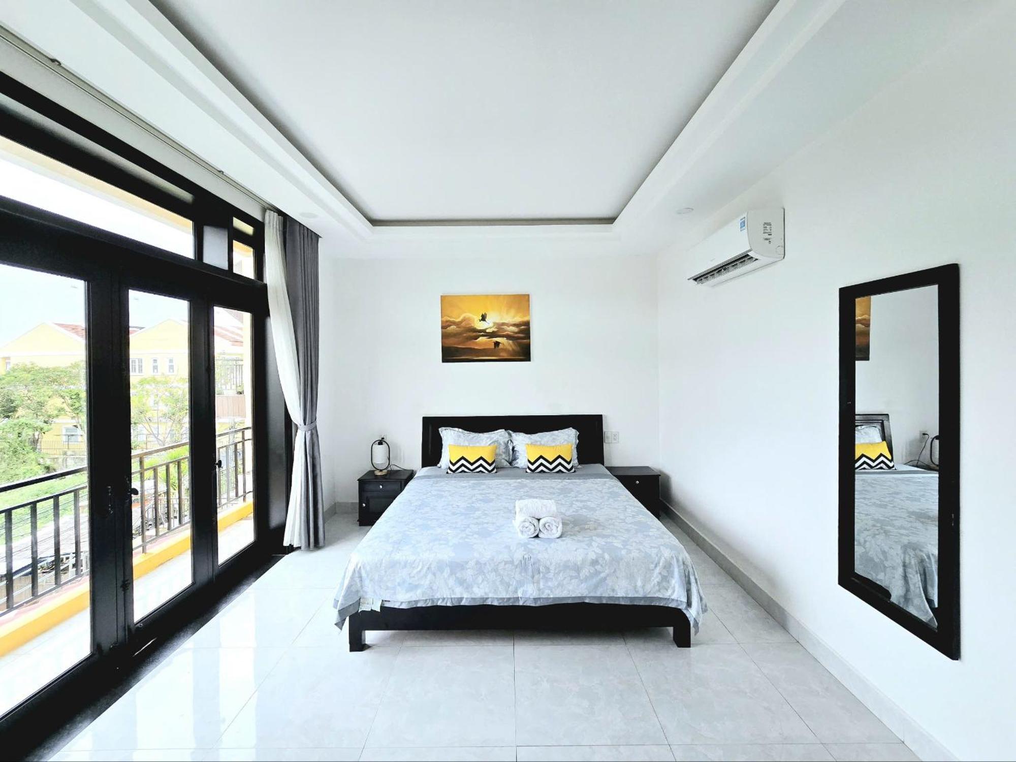 Flamingo - Big With Balcony - Close To Old Town 200m & Temple Bridge - Large Outside Pool For Sun Bathing Villa Hội An
