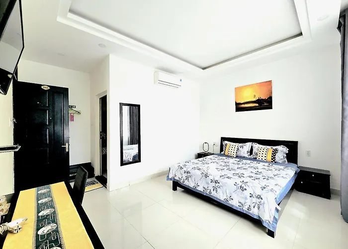 Flamingo Villa Homestay - Big Rooms With Balcony - Close To Hoi An Old Town 200M & Temple Bridge - Large Outside Pool For Sun Bathing