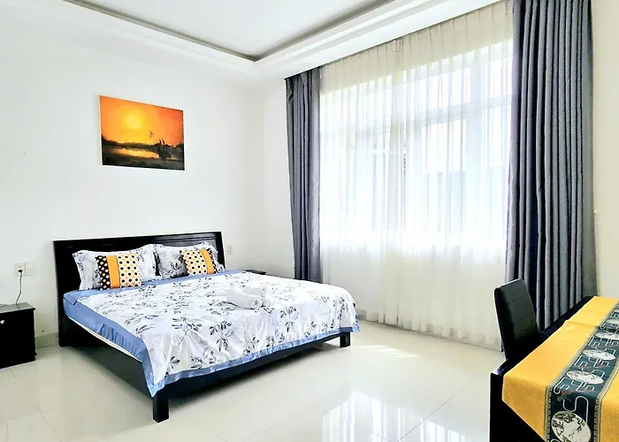 Flamingo Villa Homestay - Big Rooms With Balcony - Close To Hoi An Old Town 200M & Temple Bridge - Large Outside Pool For Sun Bathing