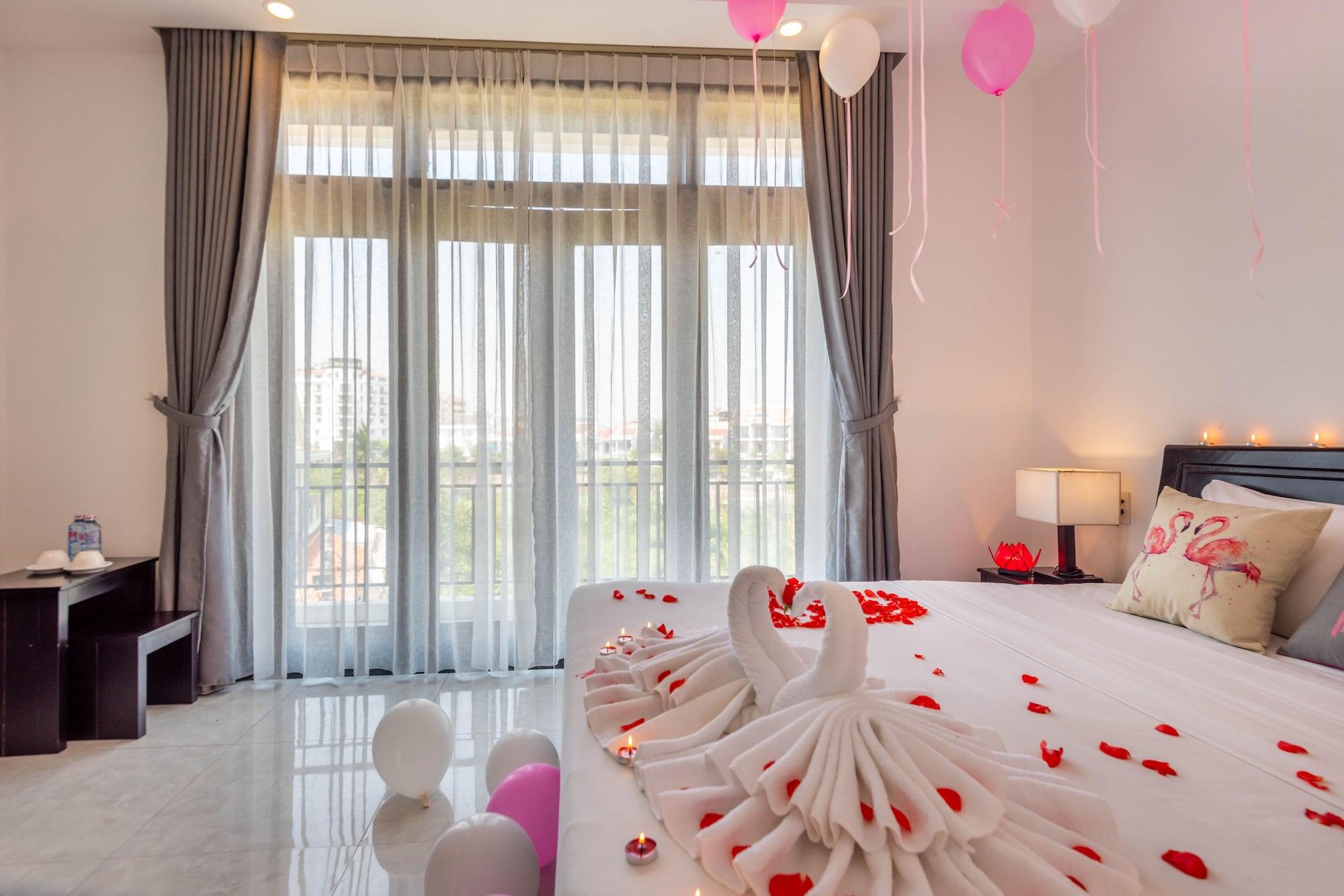 Villa Flamingo - Big With Balcony - Close To Old Town 200m & Temple Bridge - Large Outside Pool For Sun Bathing Hội An