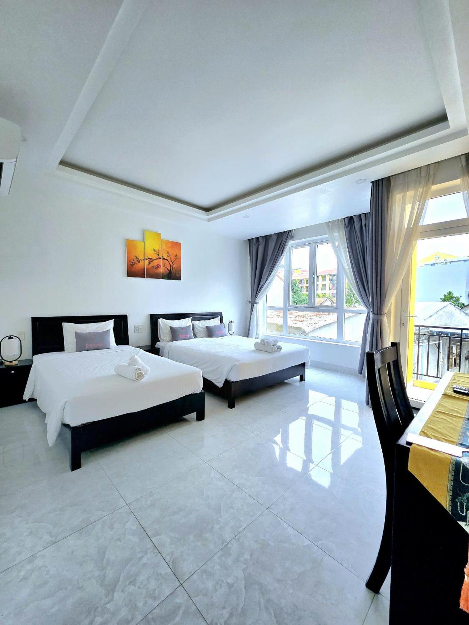 Villa Flamingo - Big With Balcony - Close To Old Town 200m & Temple Bridge - Large Outside Pool For Sun Bathing Hội An