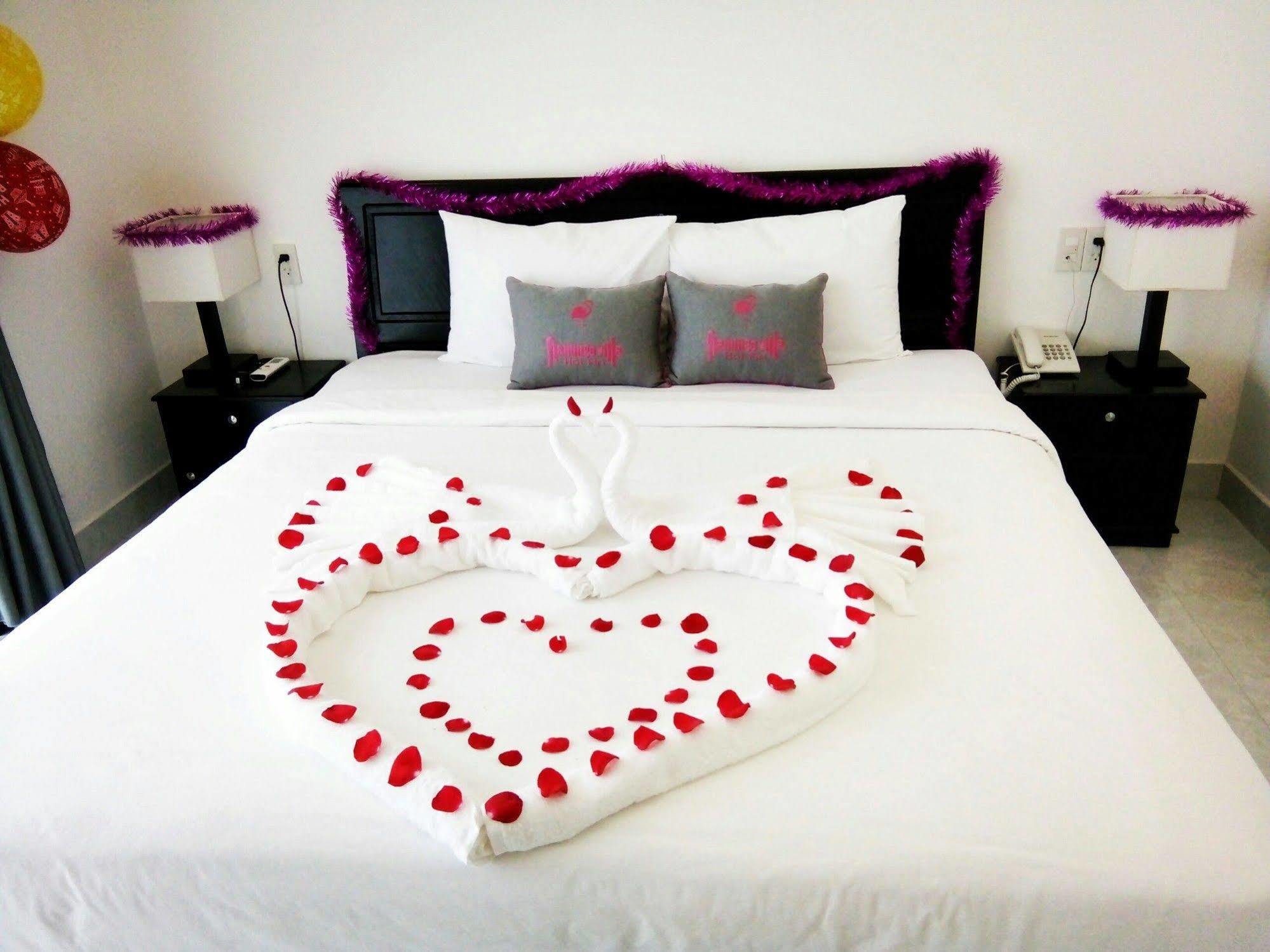 Flamingo - Big With Balcony - Close To Old Town 200m & Temple Bridge - Large Outside Pool For Sun Bathing Villa Hội An